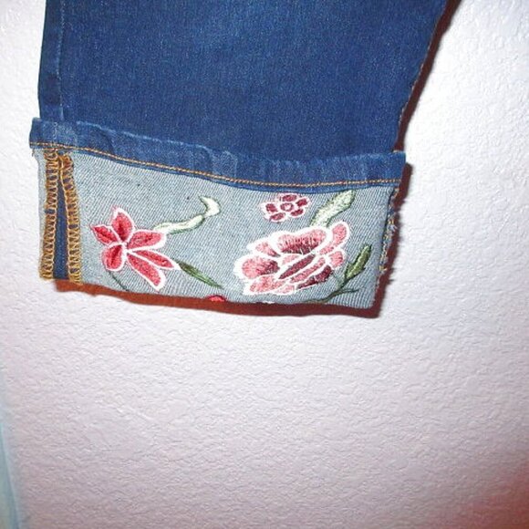 Sandpiper Women's Jeans Size 14 Embroidered Capri High Rise Stretch Denim Boho - Picture 4 of 10